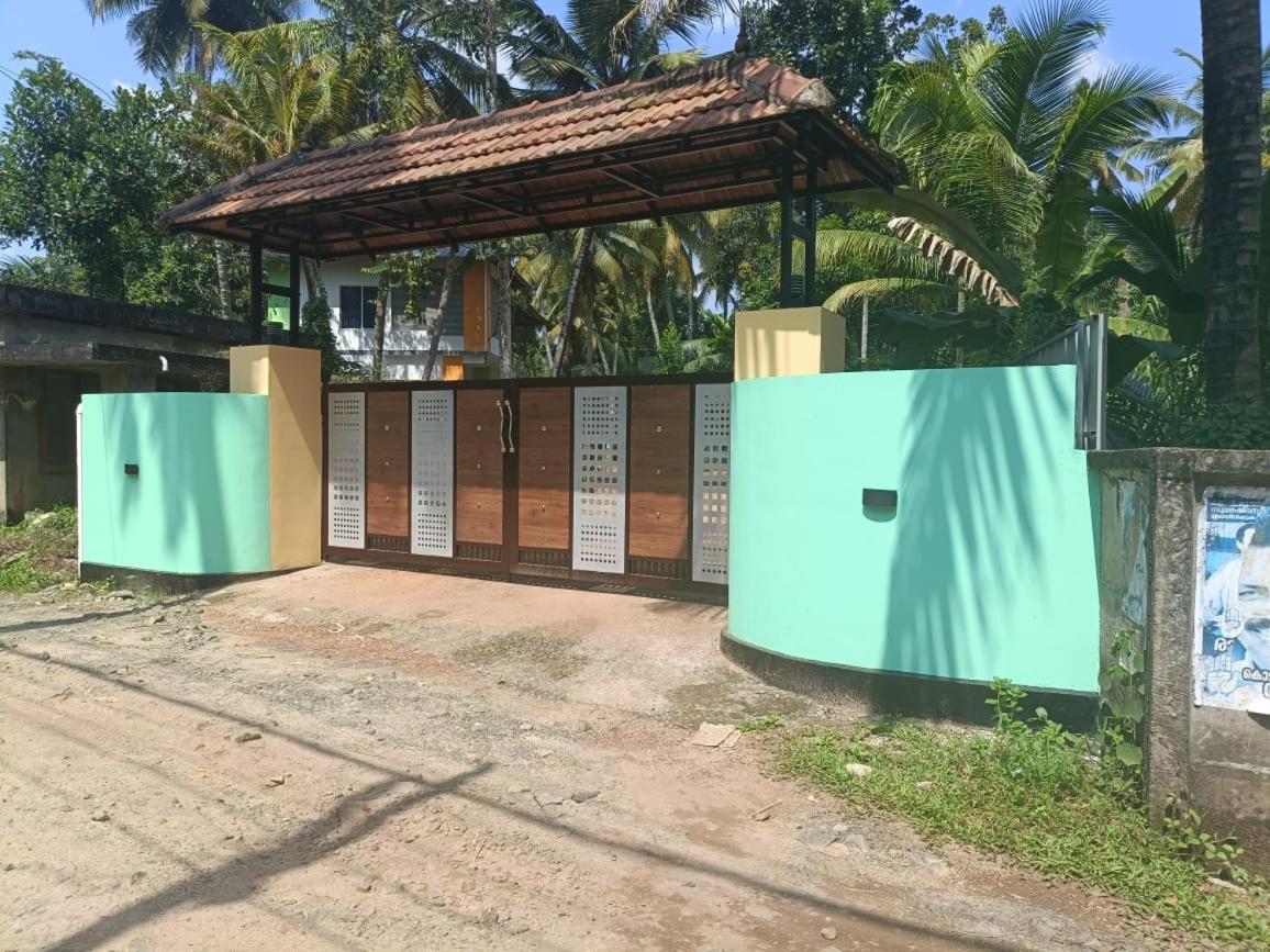 Dilkush Munroe Homestay Kollam Eksteriør billede